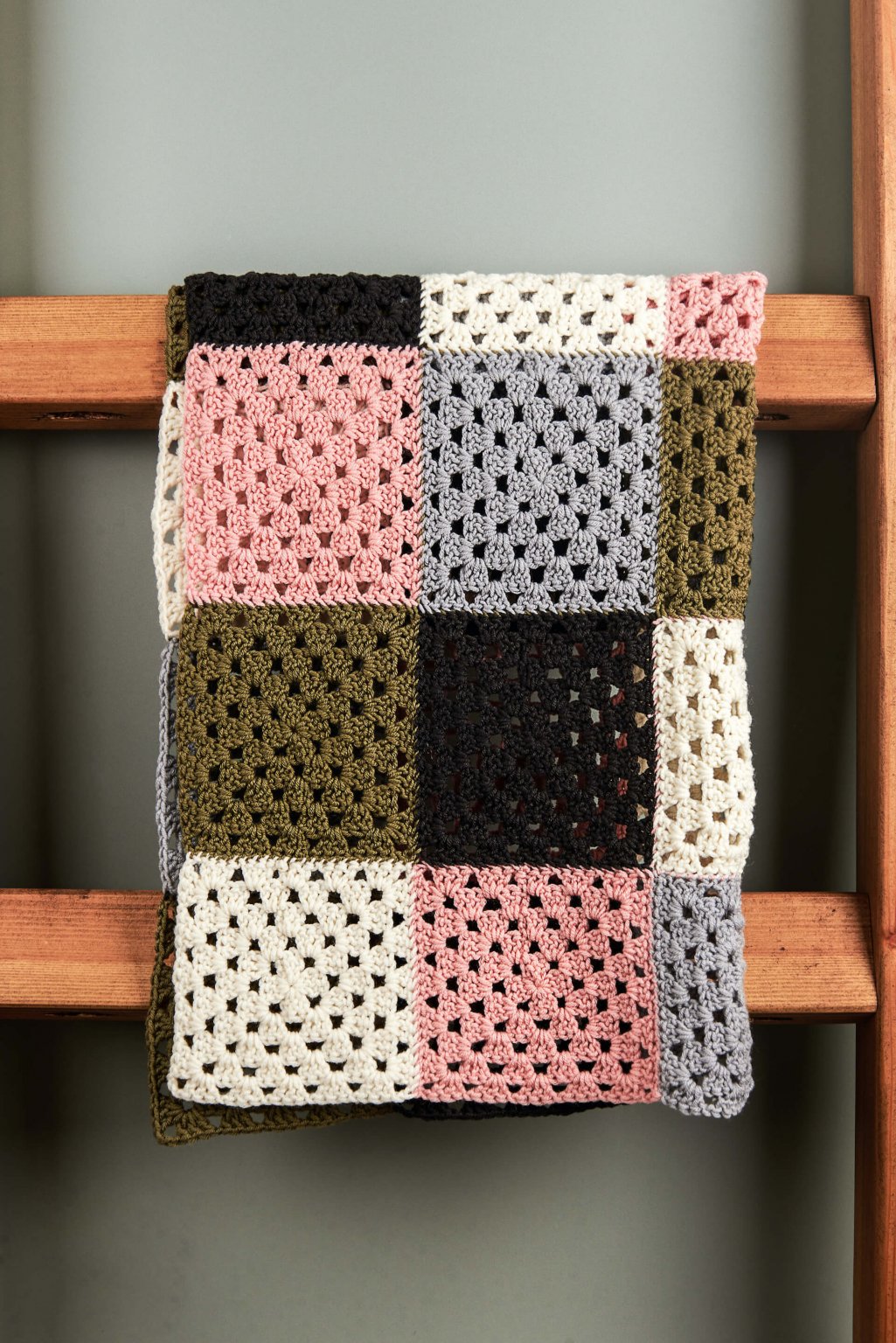 Retro Granny Square Crochet Kit